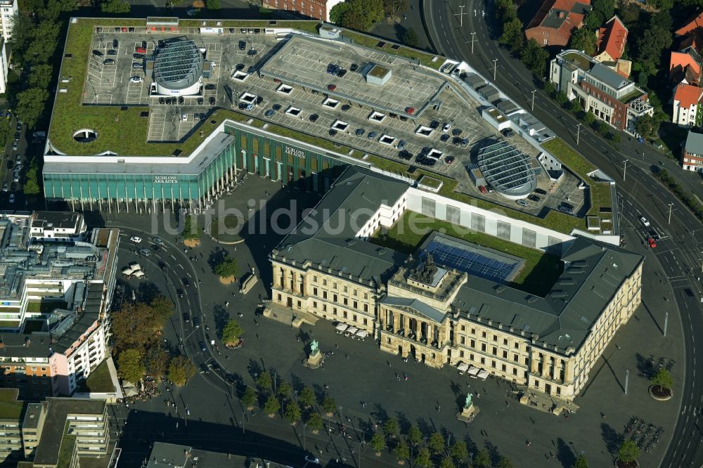 Braunschweig von oben - Gebäude des Einkaufszentrum Schloss-Arkaden Braunschweig am Ritterbrunnen in der Altstadt in Braunschweig im Bundesland Niedersachsen