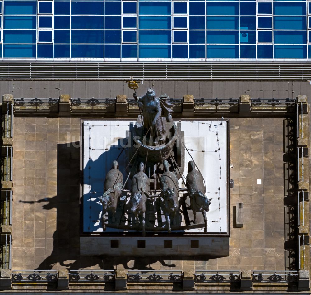 Braunschweig von oben - Gebäude des Einkaufszentrum Schloss-Arkaden Braunschweig am Ritterbrunnen in der Altstadt in Braunschweig im Bundesland Niedersachsen