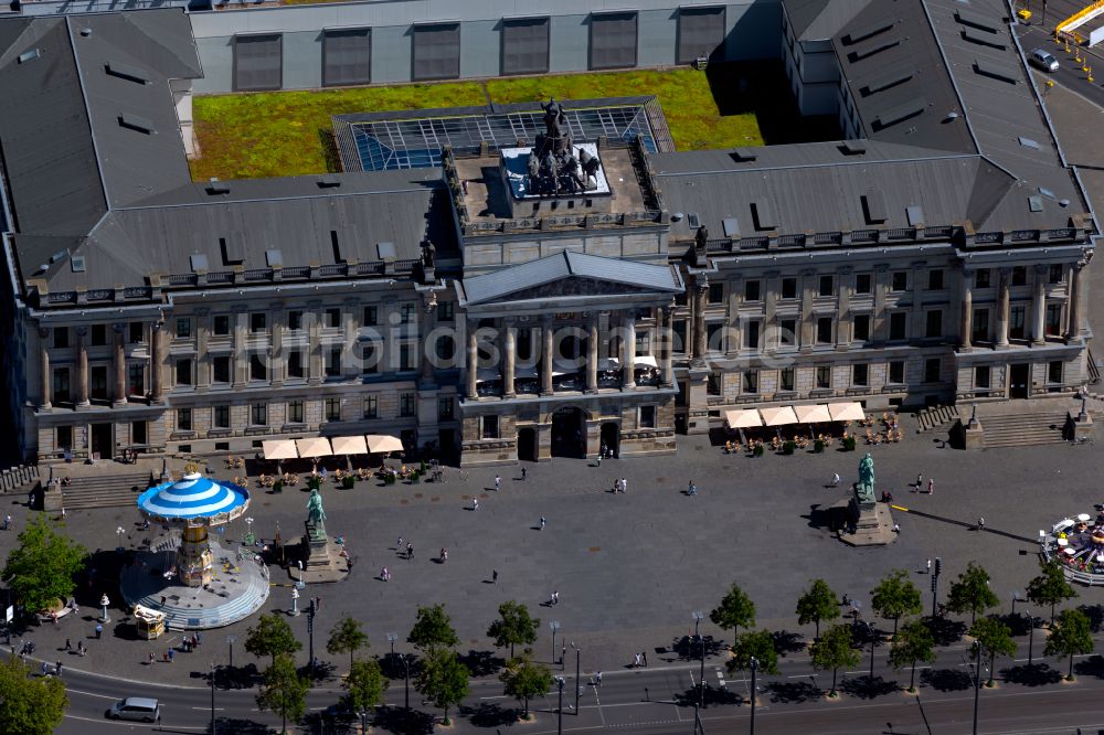 Braunschweig von oben - Gebäude des Einkaufszentrum Schloss-Arkaden Braunschweig am Ritterbrunnen in der Altstadt in Braunschweig im Bundesland Niedersachsen