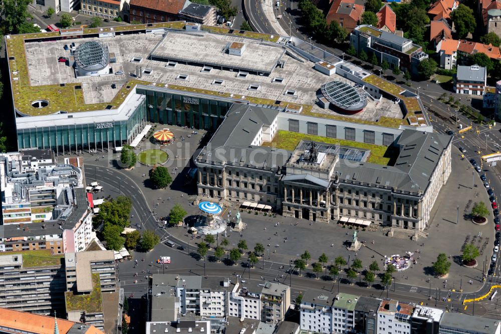 Braunschweig aus der Vogelperspektive: Gebäude des Einkaufszentrum Schloss-Arkaden Braunschweig am Ritterbrunnen in der Altstadt in Braunschweig im Bundesland Niedersachsen