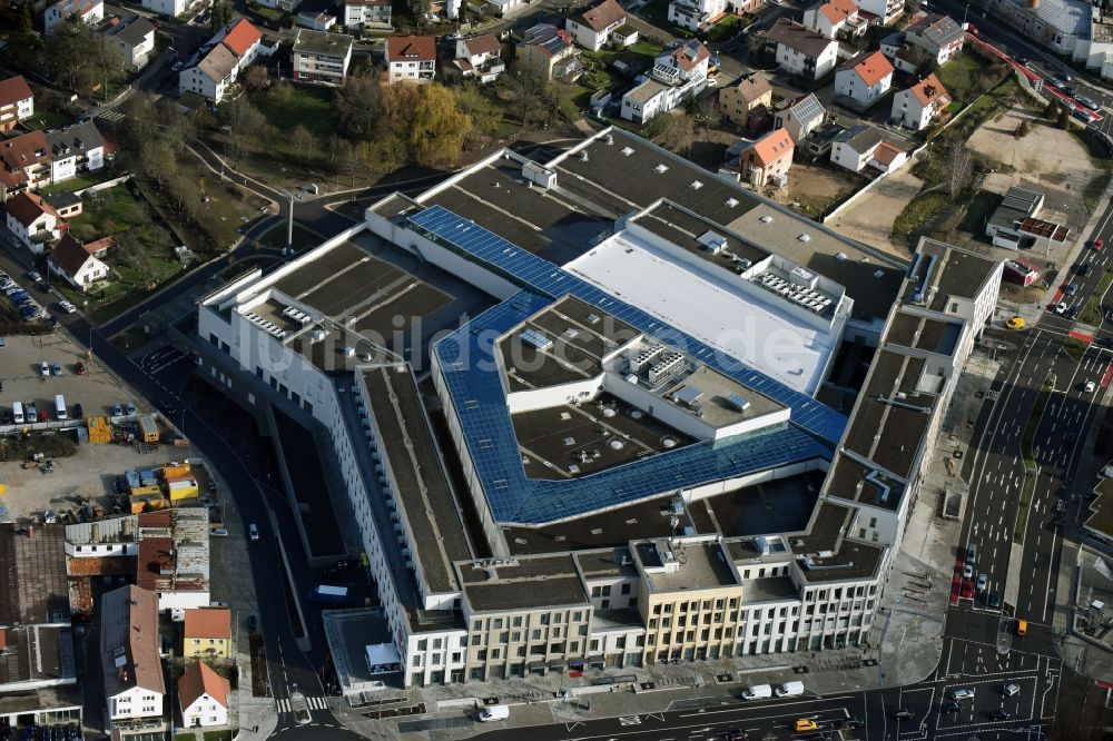 Luftaufnahme Neumarkt in der Oberpfalz - Gebäude des Einkaufszentrum Stadtquartier „NeuerMarkt” in Neumarkt in der Oberpfalz im Bundesland Bayern