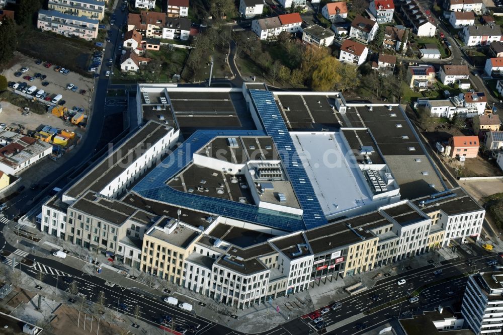 Luftaufnahme Neumarkt in der Oberpfalz - Gebäude des Einkaufszentrum Stadtquartier „NeuerMarkt” in Neumarkt in der Oberpfalz im Bundesland Bayern