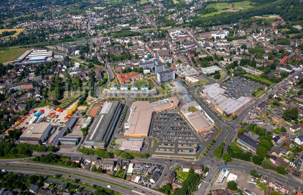 Oberhausen von oben - Gebäude des Einkaufszentrum Sterkrader Tor in Oberhausen im Bundesland Nordrhein-Westfalen