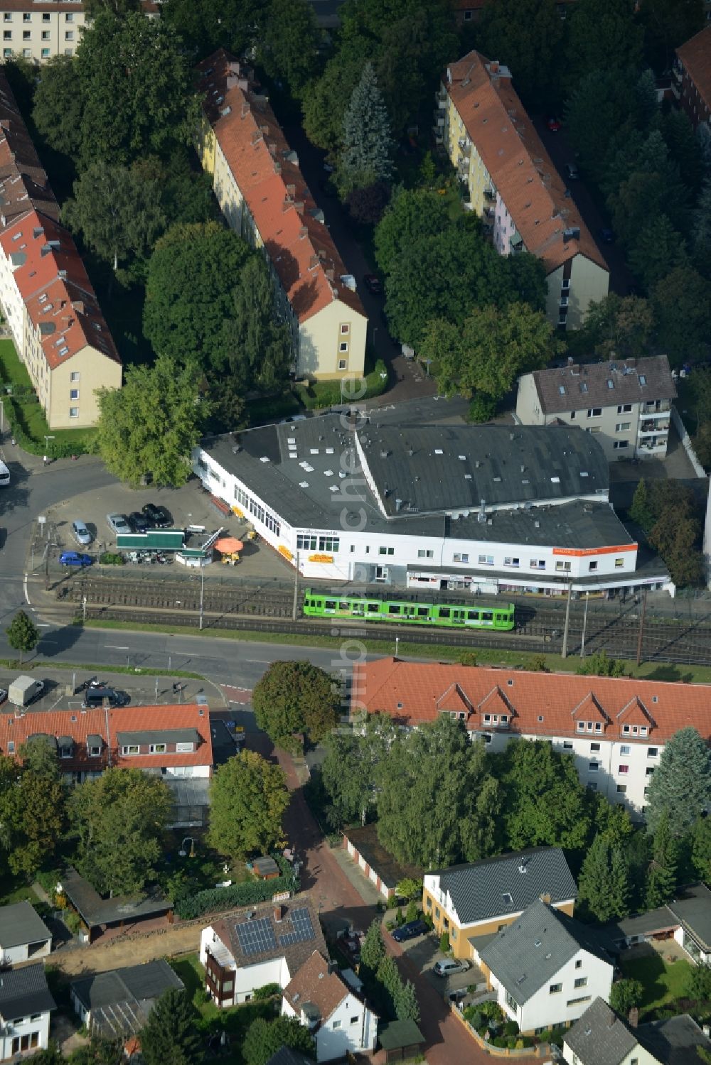 Hannover aus der Vogelperspektive: Gebäude des Einkaufszentrum in der Wallensteinstraße in Hannover im Bundesland Niedersachsen