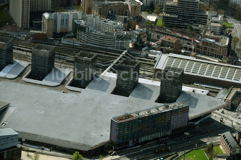 Luftaufnahme Lille - Gebäude des Einkaufszentrum und Wohnkomplex Euralille zwischen Centre Commercial und der Avenue Willy Brandt in Lille in Nord-Pas-de-Calais Picardie, Frankreich