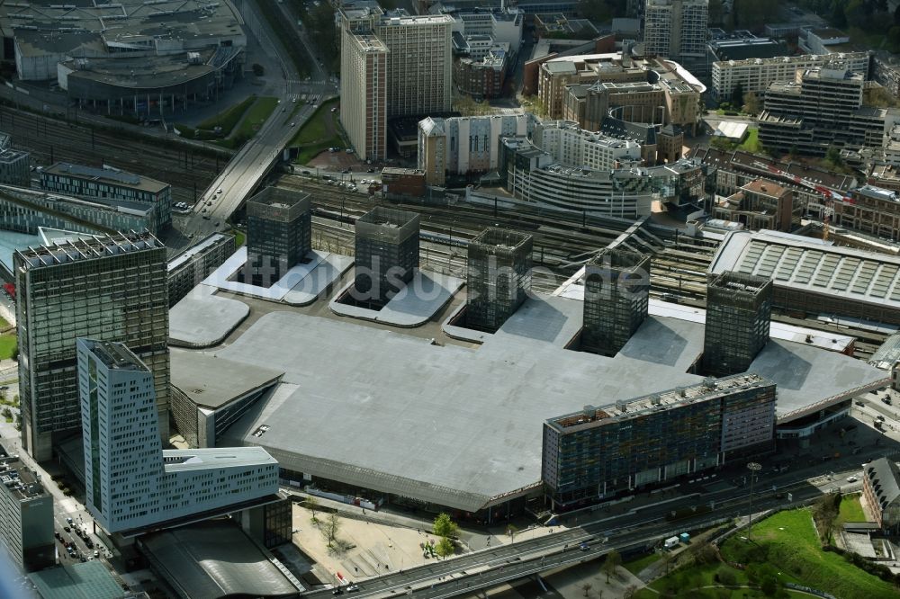 Lille von oben - Gebäude des Einkaufszentrum und Wohnkomplex Euralille zwischen Centre Commercial und der Avenue Willy Brandt in Lille in Nord-Pas-de-Calais Picardie, Frankreich