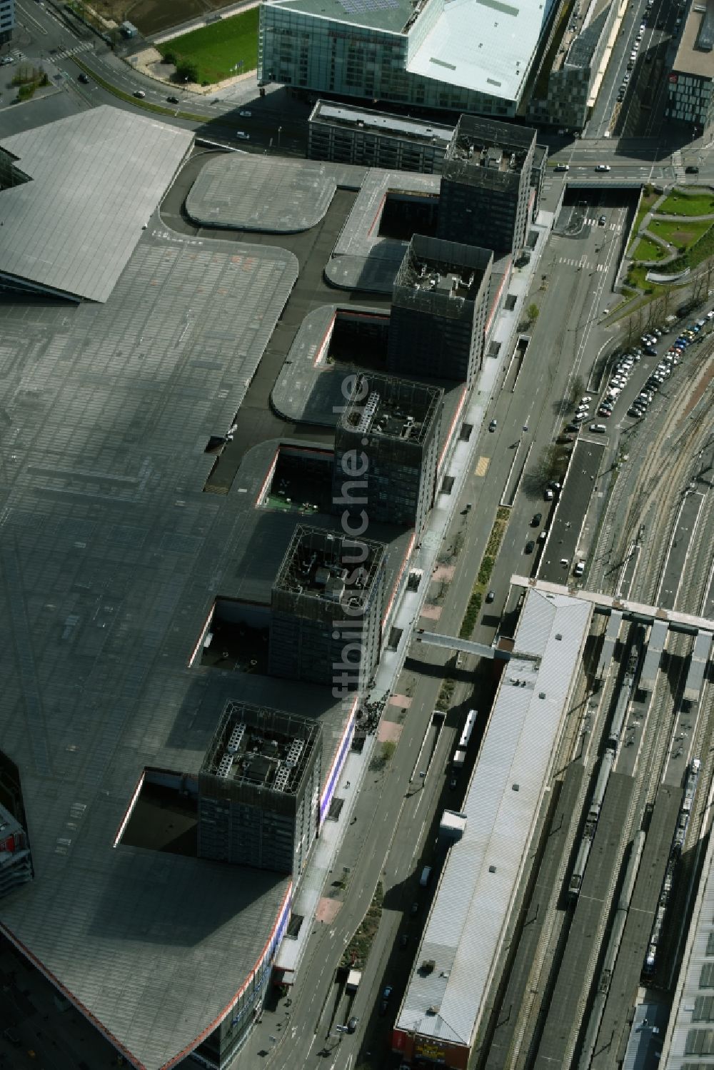 Lille aus der Vogelperspektive: Gebäude des Einkaufszentrum und Wohnkomplex Euralille zwischen Centre Commercial und der Avenue Willy Brandt in Lille in Nord-Pas-de-Calais Picardie, Frankreich