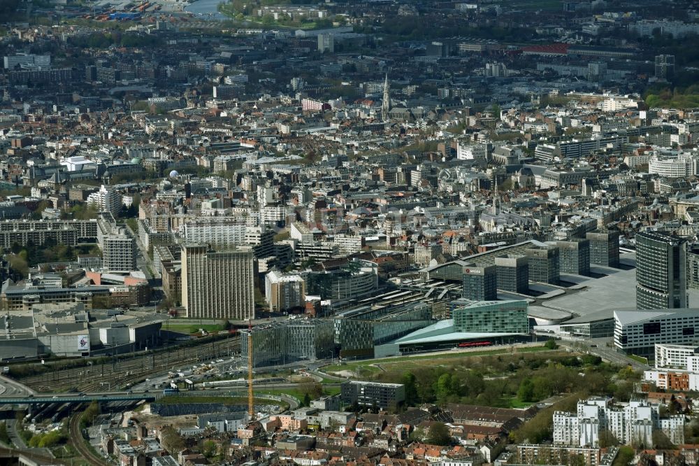 Luftbild Lille - Gebäude des Einkaufszentrum und Wohnkomplex Euralille zwischen Centre Commercial und der Avenue Willy Brandt in Lille in Nord-Pas-de-Calais Picardie, Frankreich