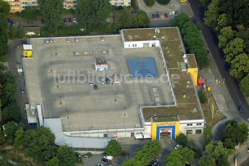 Berlin aus der Vogelperspektive: Gebäude des Einkaufszentrums Allende-Center im Ortsteil Köpenick im Bezirk Treptow-Köpenick in Berlin