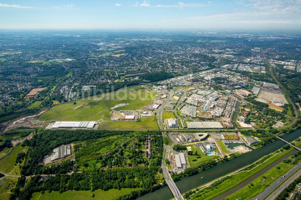 Oberhausen von oben - Gebäude des Einkaufszentrums CentrO Oberhausen und Freizeitzentrum in Oberhausen, Nordrhein-Westfalen