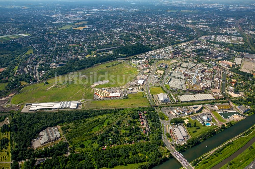 Oberhausen aus der Vogelperspektive: Gebäude des Einkaufszentrums CentrO Oberhausen und Freizeitzentrum in Oberhausen, Nordrhein-Westfalen