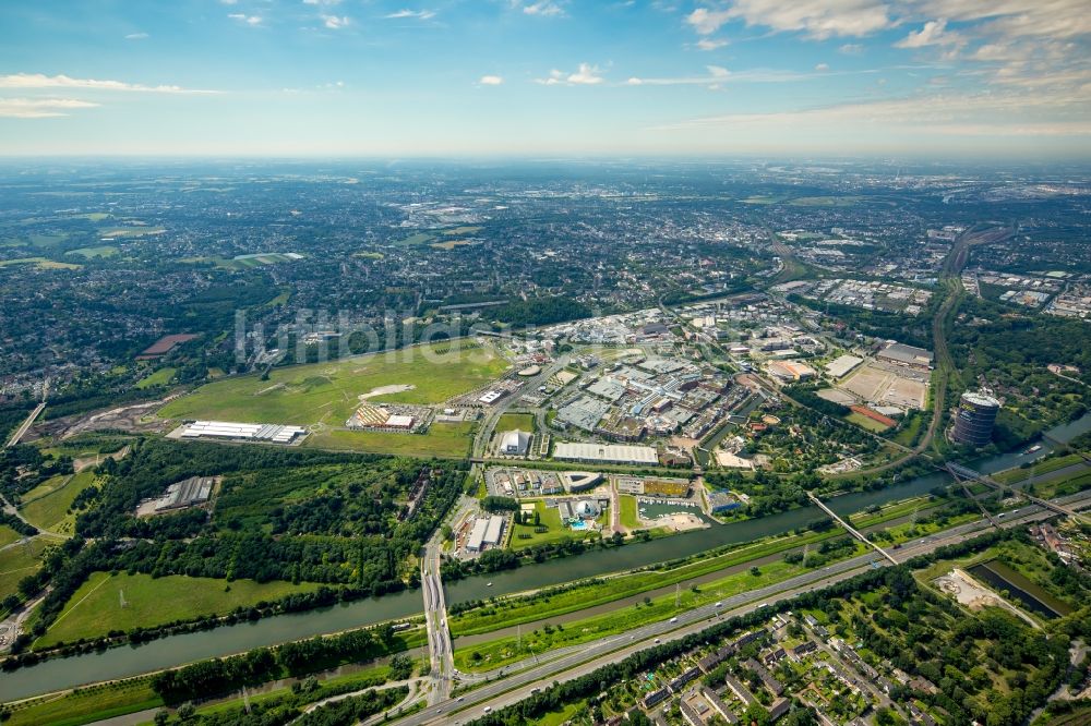 Luftaufnahme Oberhausen - Gebäude des Einkaufszentrums CentrO Oberhausen und Freizeitzentrum in Oberhausen, Nordrhein-Westfalen