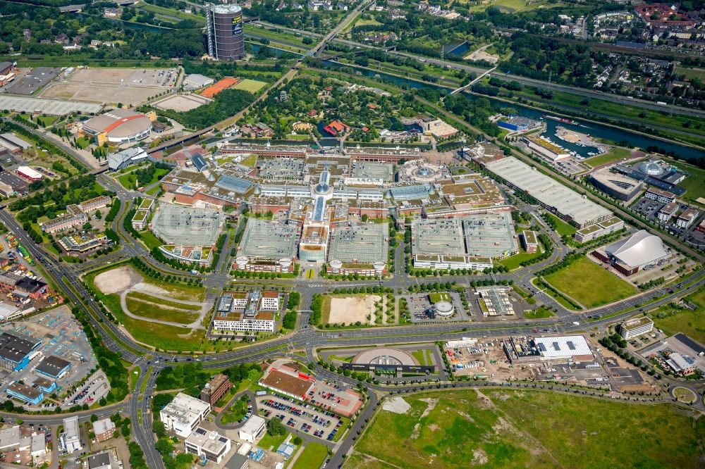 Luftaufnahme Oberhausen - Gebäude des Einkaufszentrums CentrO Oberhausen und Freizeitzentrum in Oberhausen, Nordrhein-Westfalen