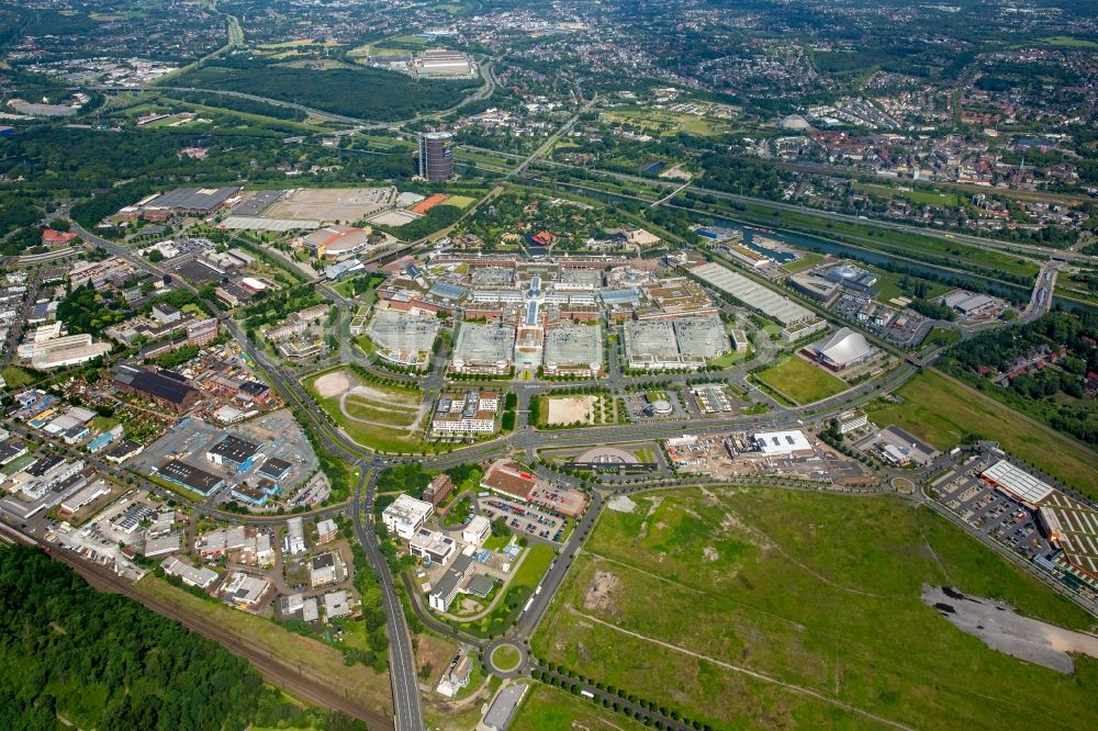 Oberhausen aus der Vogelperspektive: Gebäude des Einkaufszentrums CentrO Oberhausen und Freizeitzentrum in Oberhausen, Nordrhein-Westfalen