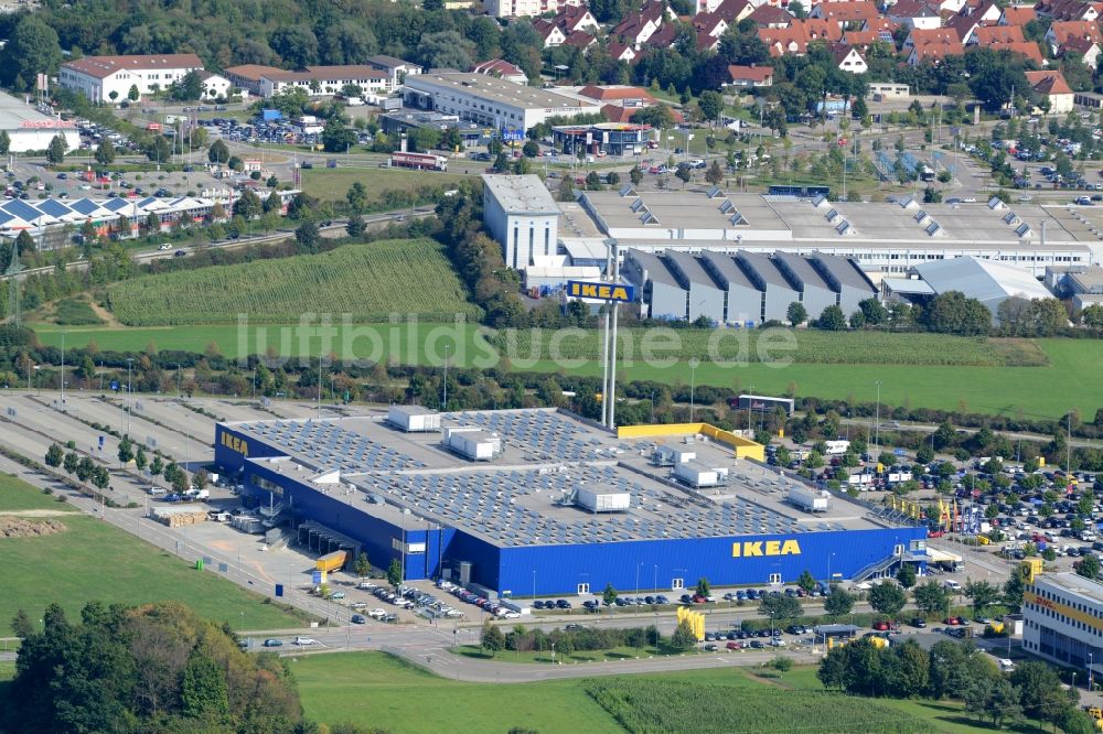 Gersthofen aus der Vogelperspektive: Gebäude des Einrichtungshaus - Möbelmarkt der IKEA Einrichtungshaus Augsburg in Gersthofen im Bundesland Bayern