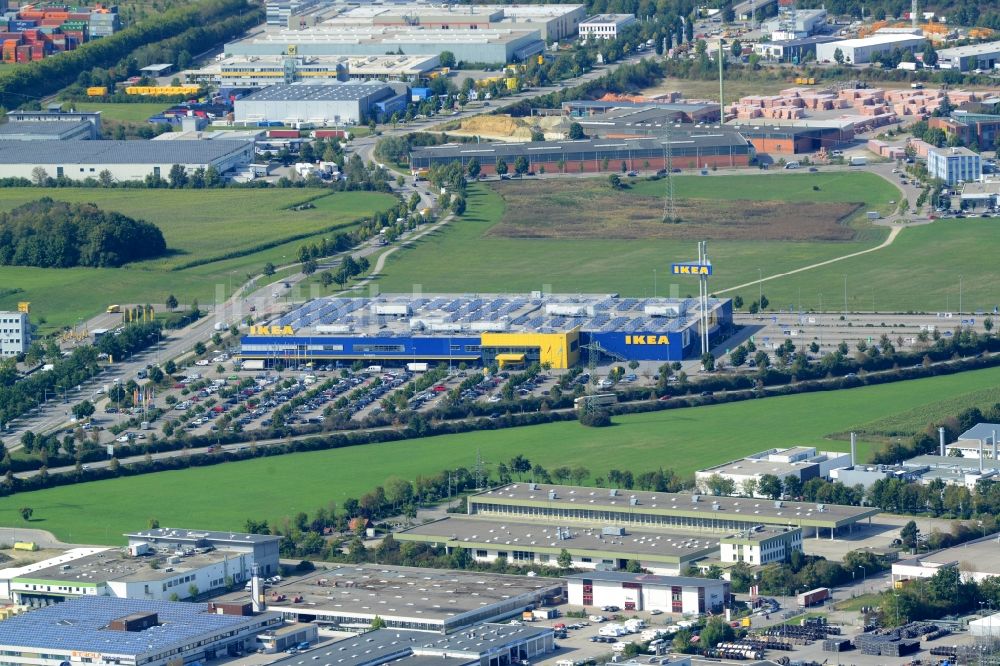 Luftaufnahme Gersthofen - Gebäude des Einrichtungshaus - Möbelmarkt der IKEA Einrichtungshaus Augsburg in Gersthofen im Bundesland Bayern