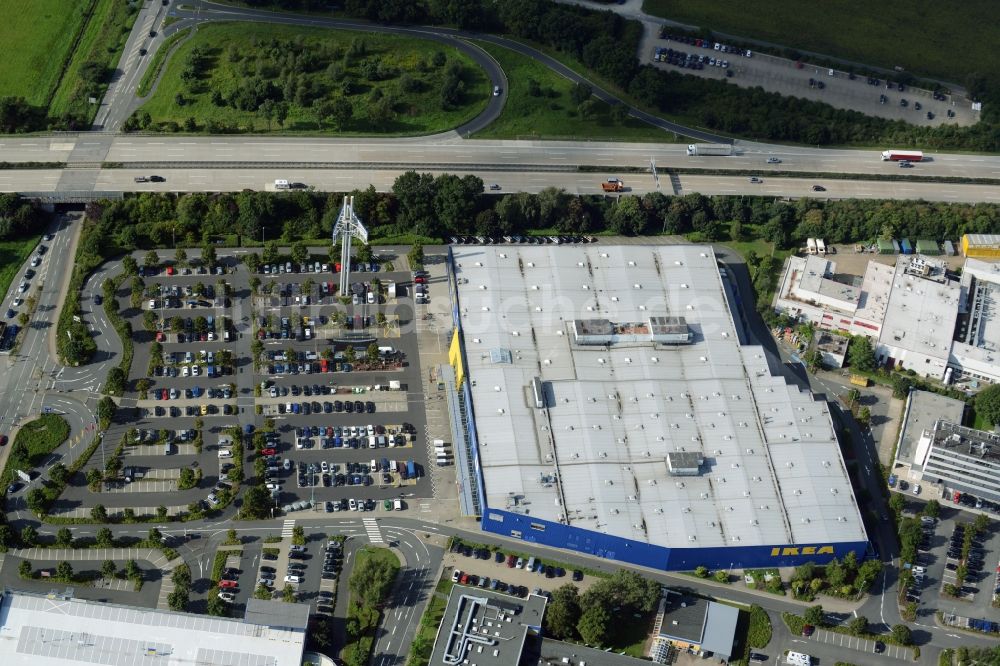 Burgwedel von oben - Gebäude des Einrichtungshaus - Möbelmarkt des IKEA Einrichtungshaus Hannover-Großburgwedel in Burgwedel im Bundesland Niedersachsen