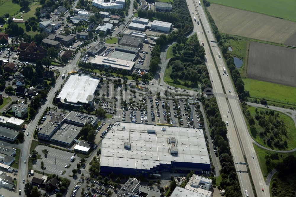 Burgwedel aus der Vogelperspektive: Gebäude des Einrichtungshaus - Möbelmarkt des IKEA Einrichtungshaus Hannover-Großburgwedel in Burgwedel im Bundesland Niedersachsen