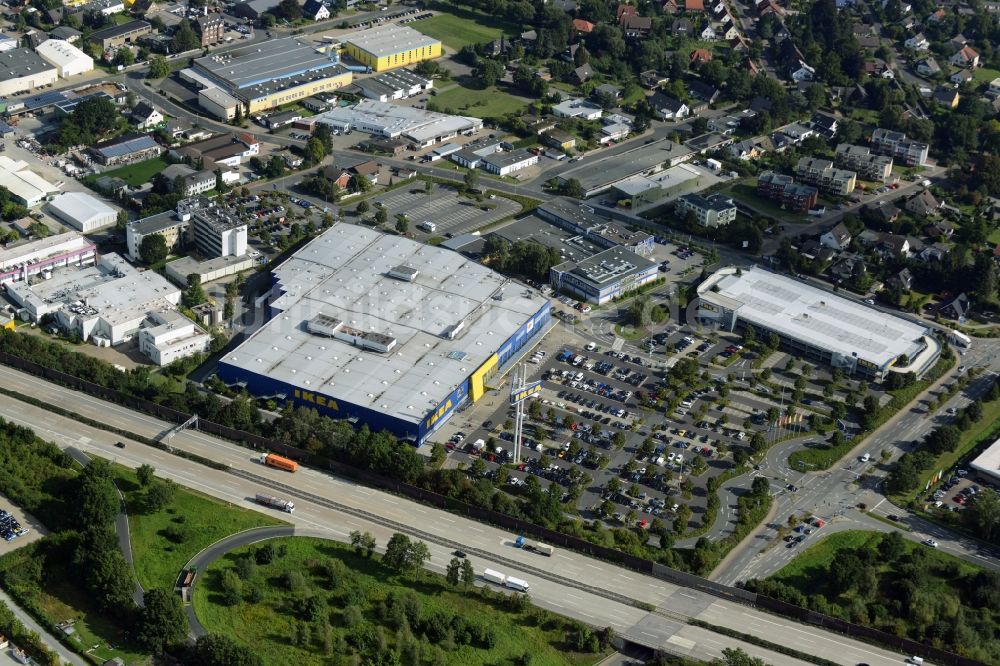 Burgwedel von oben - Gebäude des Einrichtungshaus - Möbelmarkt des IKEA Einrichtungshaus Hannover-Großburgwedel in Burgwedel im Bundesland Niedersachsen