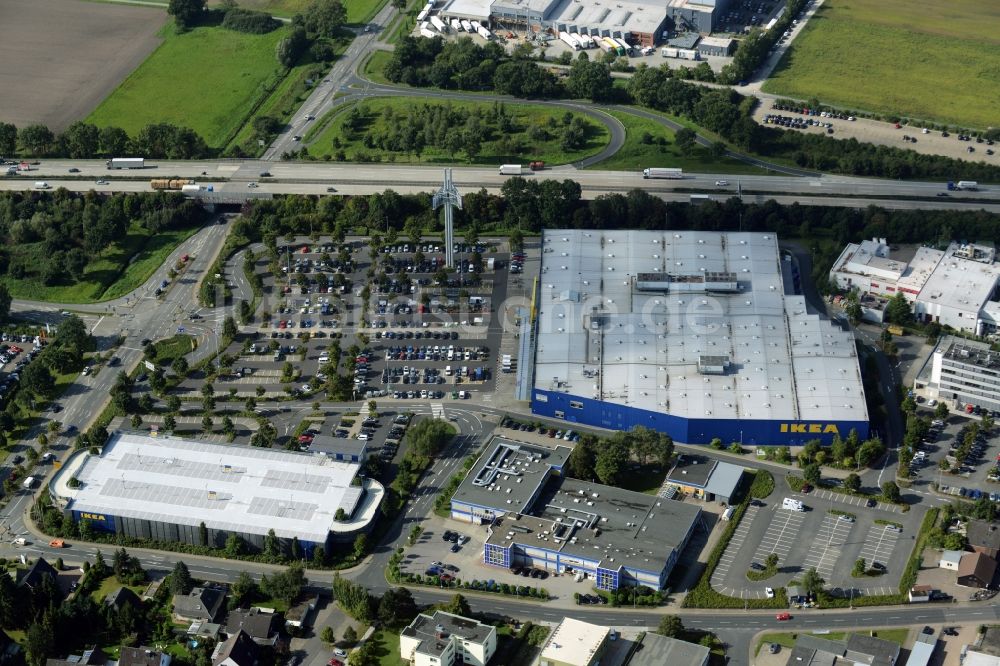 Burgwedel von oben - Gebäude des Einrichtungshaus - Möbelmarkt des IKEA Einrichtungshaus Hannover-Großburgwedel in Burgwedel im Bundesland Niedersachsen