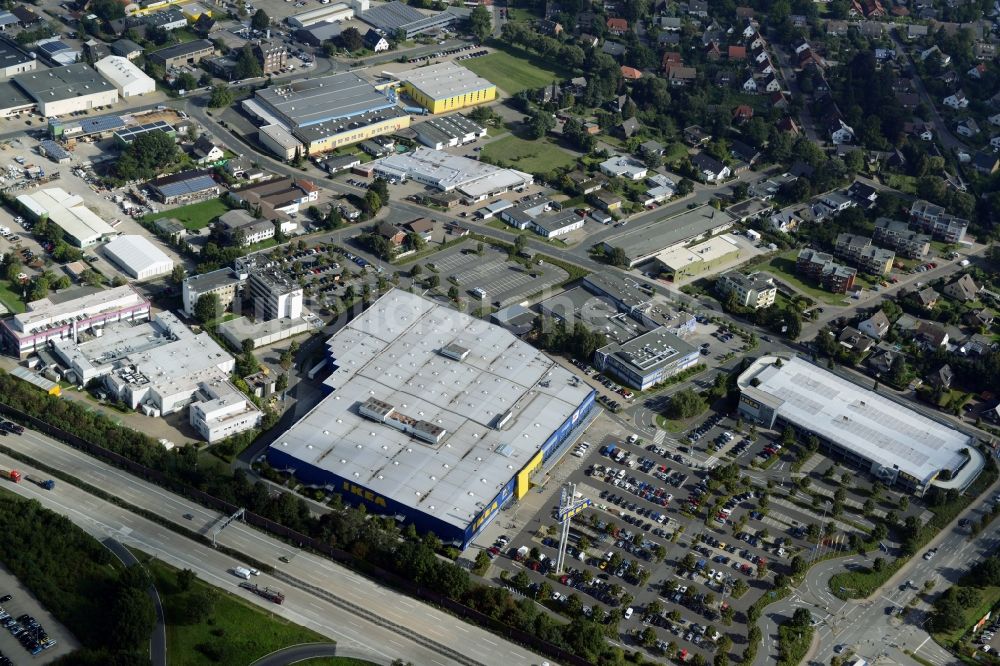 Burgwedel aus der Vogelperspektive: Gebäude des Einrichtungshaus - Möbelmarkt des IKEA Einrichtungshaus Hannover-Großburgwedel in Burgwedel im Bundesland Niedersachsen