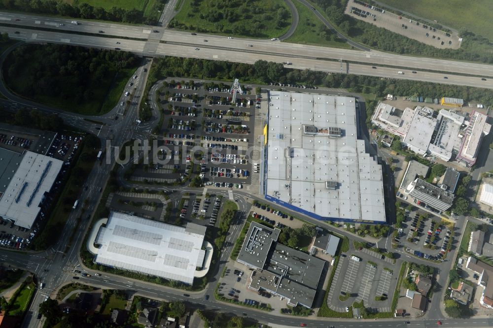 Burgwedel aus der Vogelperspektive: Gebäude des Einrichtungshaus - Möbelmarkt des IKEA Einrichtungshaus Hannover-Großburgwedel in Burgwedel im Bundesland Niedersachsen