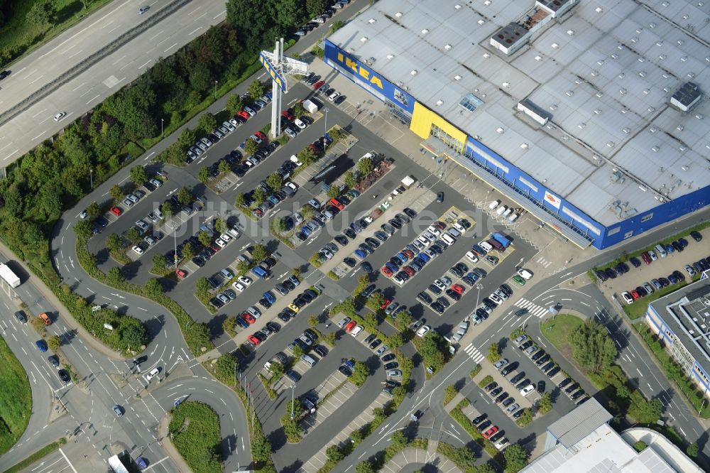 Burgwedel aus der Vogelperspektive: Gebäude des Einrichtungshaus - Möbelmarkt des IKEA Einrichtungshaus Hannover-Großburgwedel in Burgwedel im Bundesland Niedersachsen