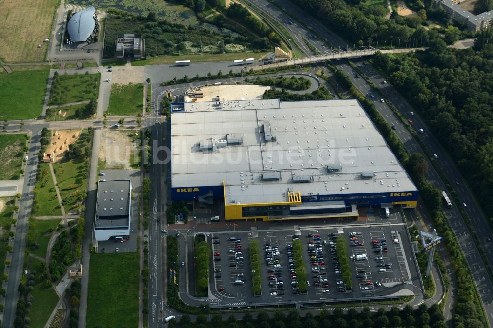 Hannover aus der Vogelperspektive: Gebäude des Einrichtungshaus - Möbelmarkt des IKEA Einrichtungshaus in Hannover im Bundesland Niedersachsen