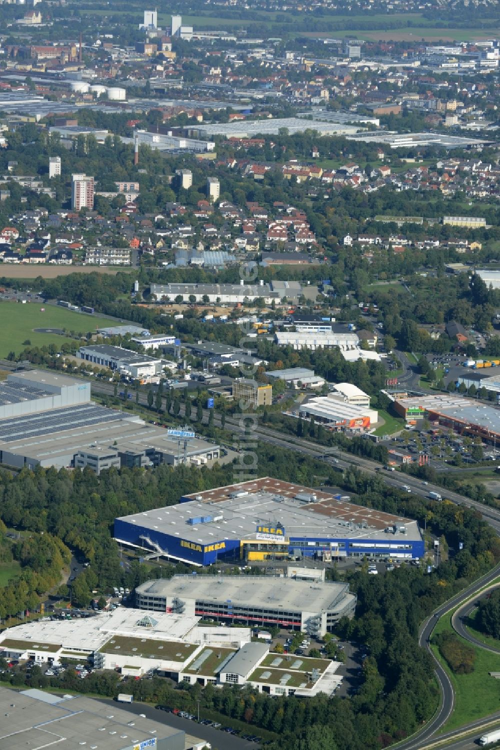 Luftbild Kassel - Gebäude des Einrichtungshaus - Möbelmarkt der IKEA Einrichtungshaus an der Heinrich-Hertz-Straße in Kassel im Bundesland Hessen