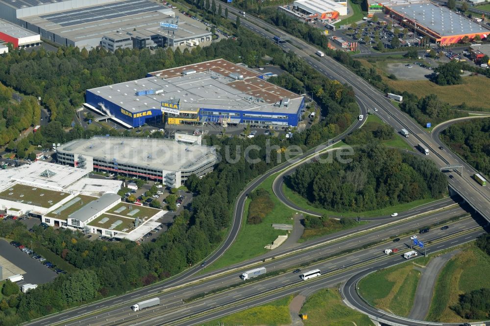 Luftaufnahme Kassel - Gebäude des Einrichtungshaus - Möbelmarkt der IKEA Einrichtungshaus an der Heinrich-Hertz-Straße in Kassel im Bundesland Hessen