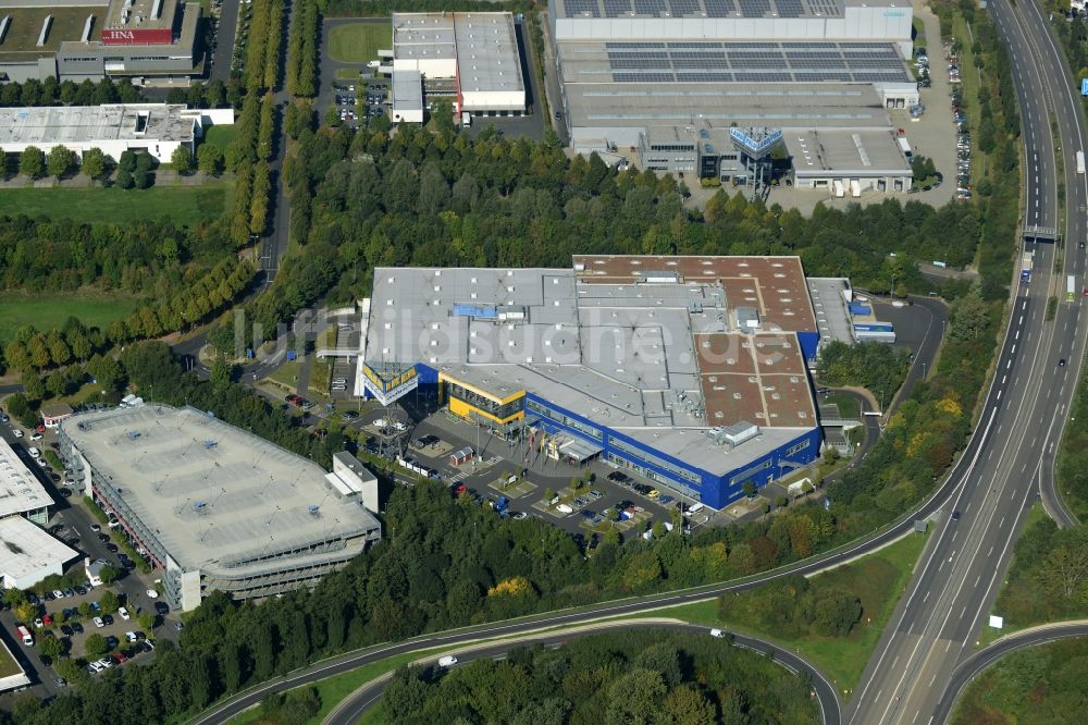 Luftaufnahme Kassel - Gebäude des Einrichtungshaus - Möbelmarkt der IKEA Einrichtungshaus an der Heinrich-Hertz-Straße in Kassel im Bundesland Hessen