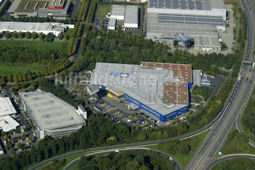 Kassel von oben - Gebäude des Einrichtungshaus - Möbelmarkt der IKEA Einrichtungshaus an der Heinrich-Hertz-Straße in Kassel im Bundesland Hessen