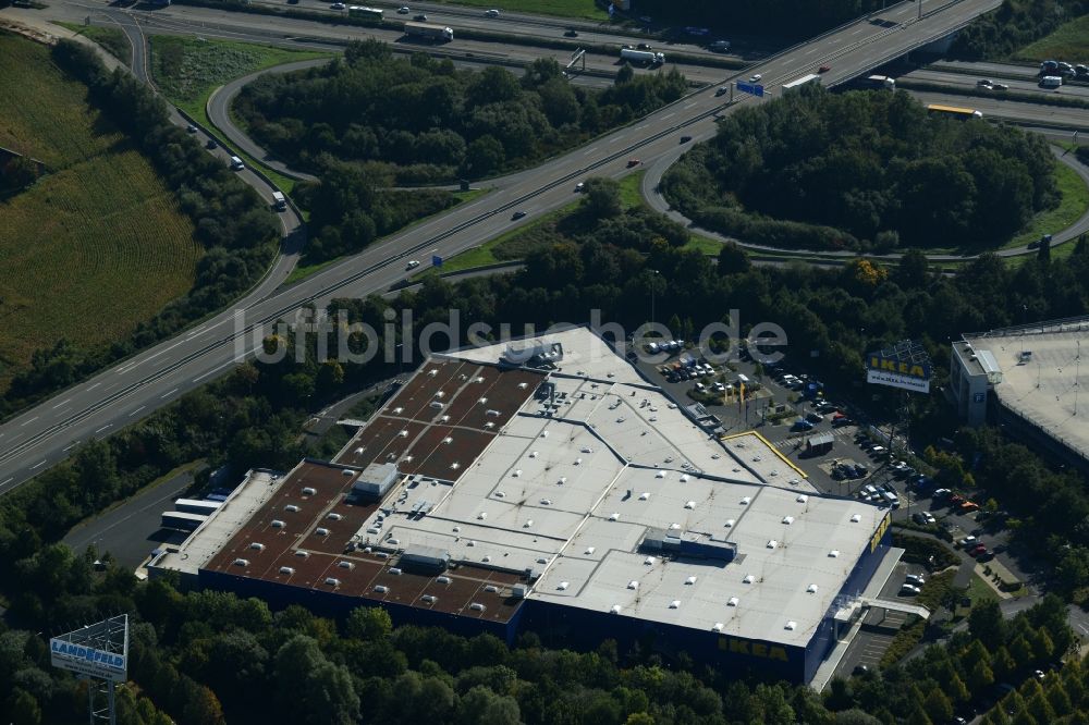 Luftaufnahme Kassel - Gebäude des Einrichtungshaus - Möbelmarkt der IKEA Einrichtungshaus an der Heinrich-Hertz-Straße in Kassel im Bundesland Hessen