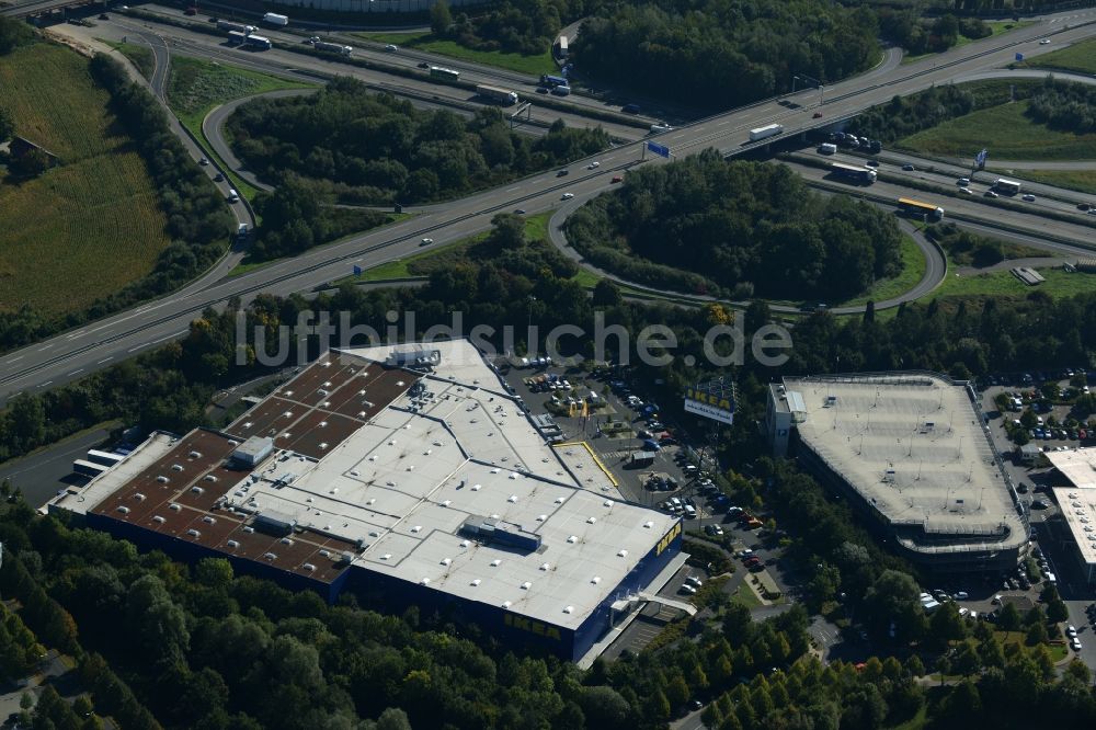 Kassel von oben - Gebäude des Einrichtungshaus - Möbelmarkt der IKEA Einrichtungshaus an der Heinrich-Hertz-Straße in Kassel im Bundesland Hessen