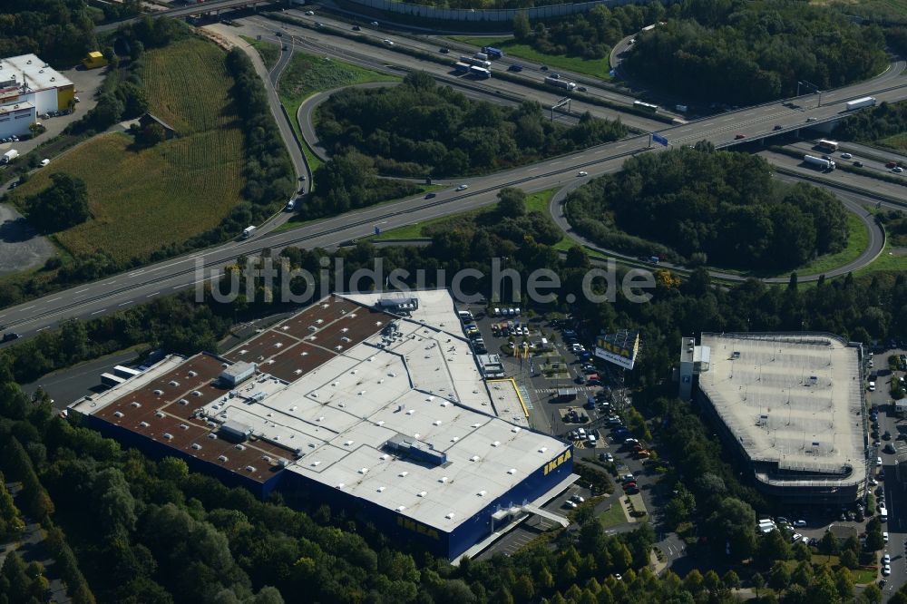 Kassel aus der Vogelperspektive: Gebäude des Einrichtungshaus - Möbelmarkt der IKEA Einrichtungshaus an der Heinrich-Hertz-Straße in Kassel im Bundesland Hessen