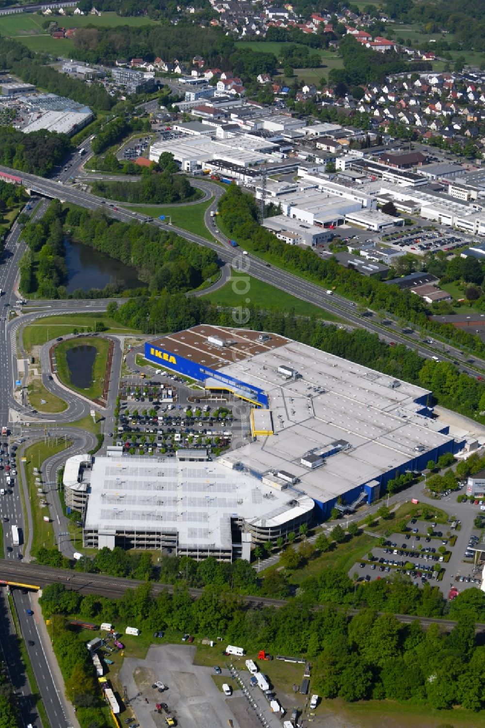 Bielefeld von oben - Gebäude des Einrichtungshaus - Möbelmarkt der IKEA furniture and interior Bielefeld am Südring im Ortsteil Brackwede in Bielefeld im Bundesland Nordrhein-Westfalen, Deutschland