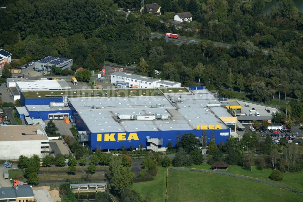 Luftbild Hanau - Gebäude des Einrichtungshaus - Möbelmarkt der IKEA in Hanau im Bundesland Hessen