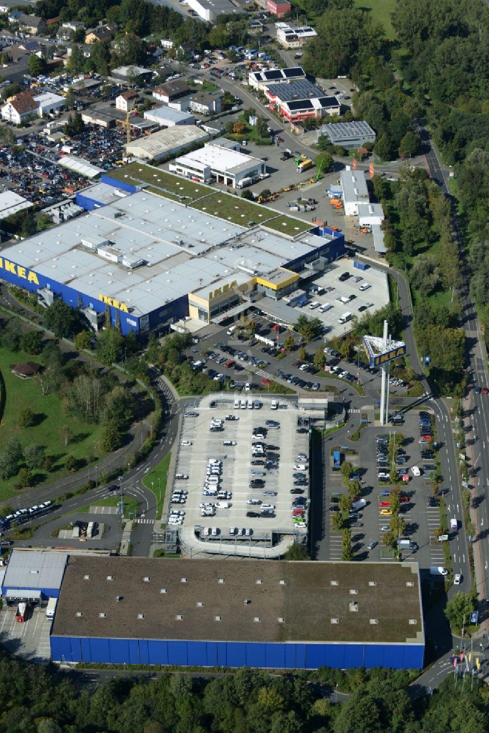 Luftbild Hanau - Gebäude des Einrichtungshaus - Möbelmarkt der IKEA in Hanau im Bundesland Hessen