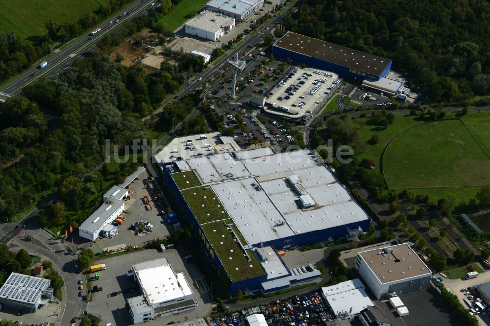 Luftaufnahme Hanau - Gebäude des Einrichtungshaus - Möbelmarkt der IKEA in Hanau im Bundesland Hessen