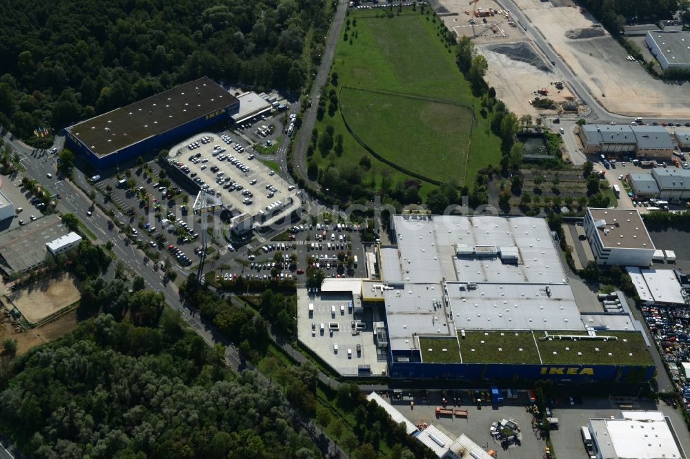 Luftaufnahme Hanau - Gebäude des Einrichtungshaus - Möbelmarkt der IKEA in Hanau im Bundesland Hessen