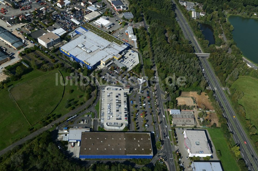 Hanau aus der Vogelperspektive: Gebäude des Einrichtungshaus - Möbelmarkt der IKEA in Hanau im Bundesland Hessen