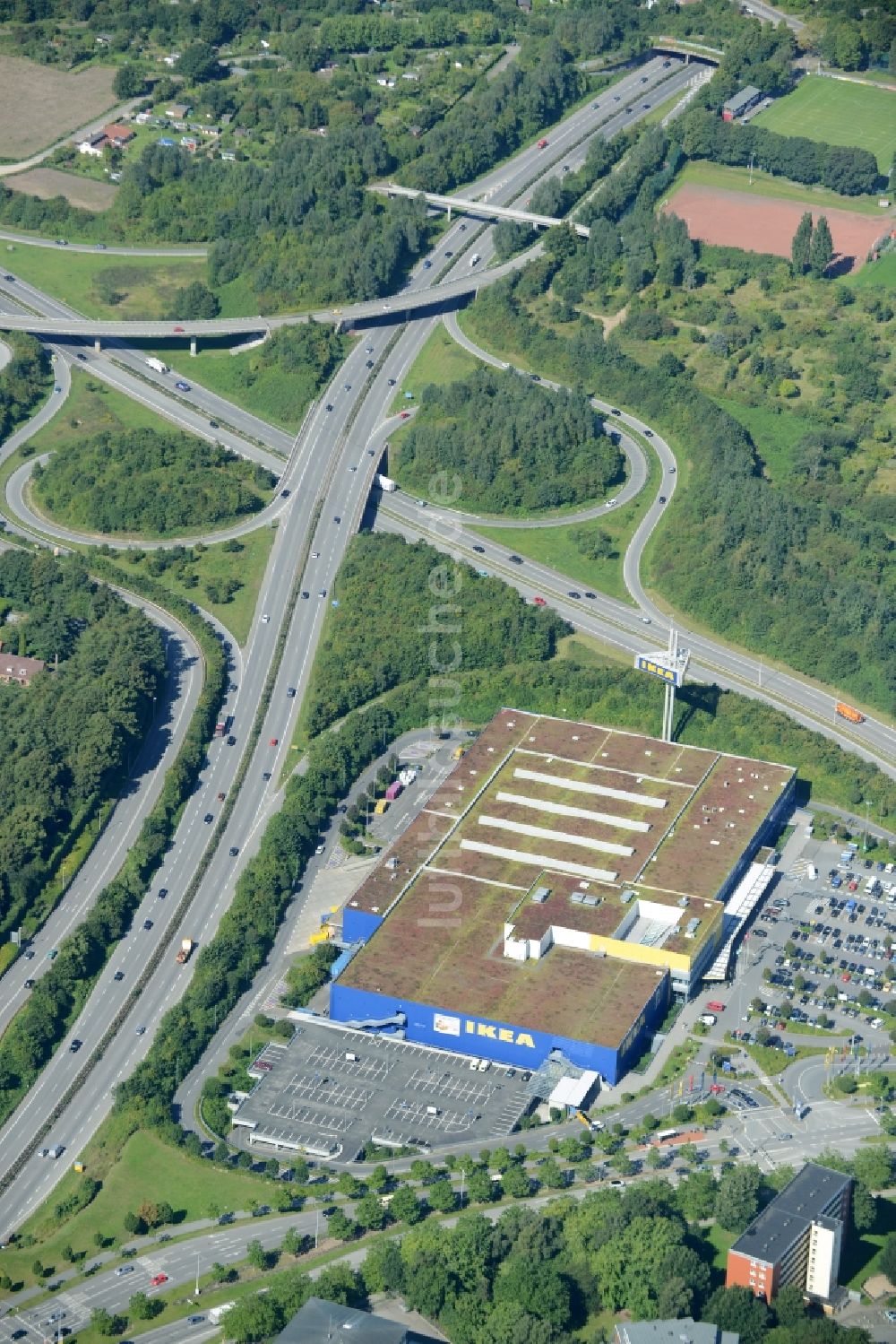 Luftaufnahme Kiel - Gebäude des Einrichtungshaus - Möbelmarkt IKEA in Kiel im Bundesland Schleswig-Holstein