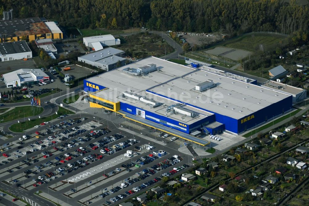 Magdeburg aus der Vogelperspektive: Gebäude des Einrichtungshaus - Möbelmarkt der IKEA Magdeburg an der Ebendorfer Chaussee im Ortsteil Kannenstieg in Magdeburg im Bundesland Sachsen-Anhalt, Deutschland