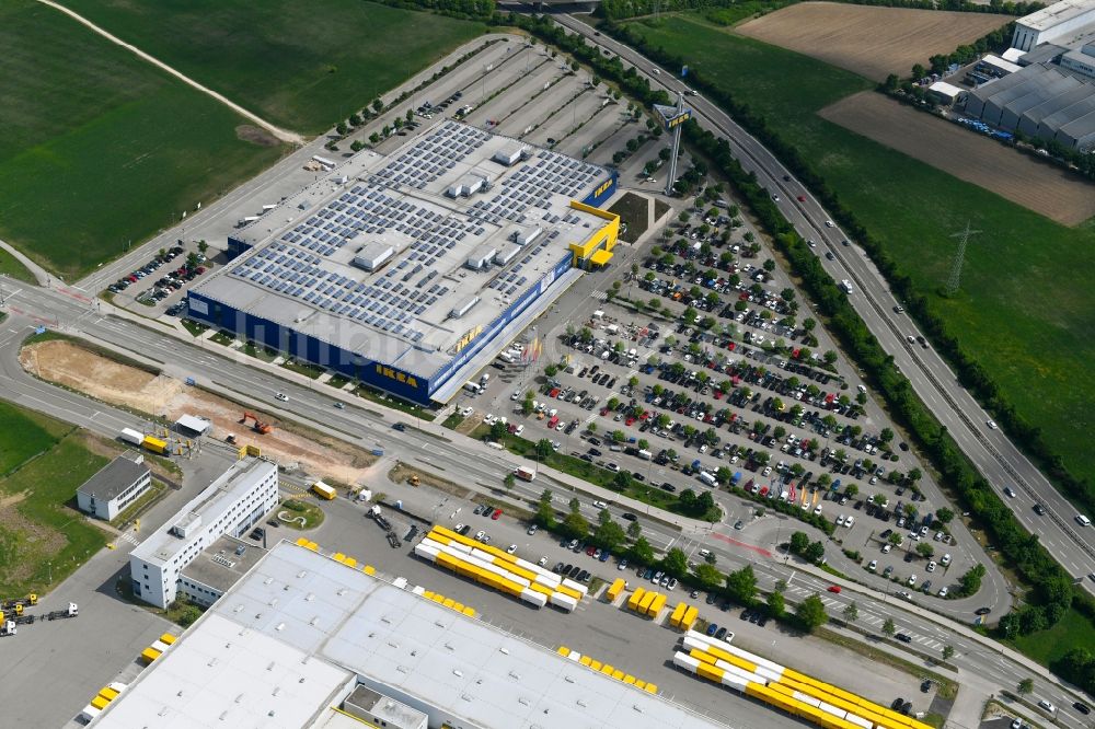 Luftbild Augsburg - Gebäude des Einrichtungshaus - Möbelmarkt der IKEA Möbel & Einrichtungshaus in Augsburg im Bundesland Bayern, Deutschland