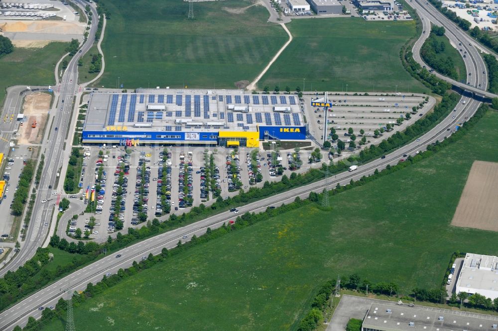 Luftaufnahme Augsburg - Gebäude des Einrichtungshaus - Möbelmarkt der IKEA Möbel & Einrichtungshaus in Augsburg im Bundesland Bayern, Deutschland