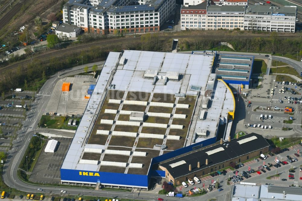 Berlin aus der Vogelperspektive: Gebäude des Einrichtungshaus - Möbelmarkt der IKEA Möbel & Einrichtungshaus Berlin-Tempelhof in Berlin, Deutschland