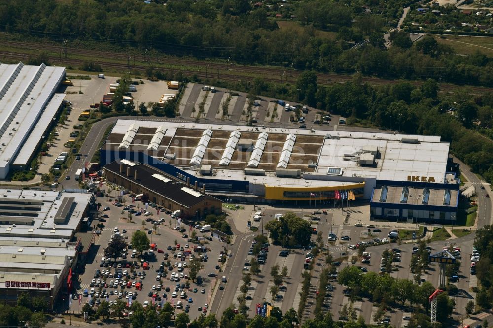 Luftbild Berlin - Gebäude des Einrichtungshaus - Möbelmarkt der IKEA Möbel & Einrichtungshaus Berlin-Tempelhof in Berlin, Deutschland