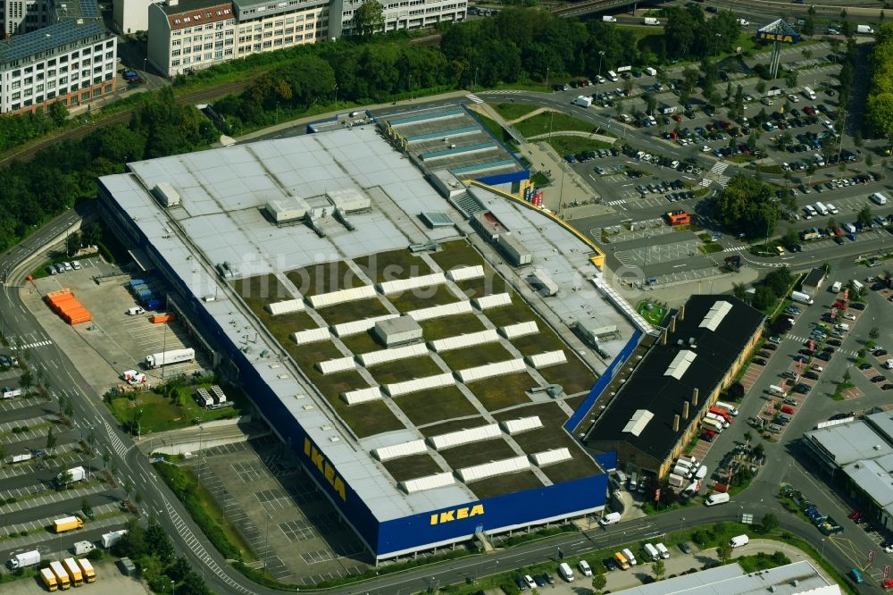 Berlin aus der Vogelperspektive: Gebäude des Einrichtungshaus - Möbelmarkt der IKEA Möbel & Einrichtungshaus Berlin-Tempelhof am Sachsendamm im Ortsteil Tempelhof-Schöneberg in Berlin, Deutschland