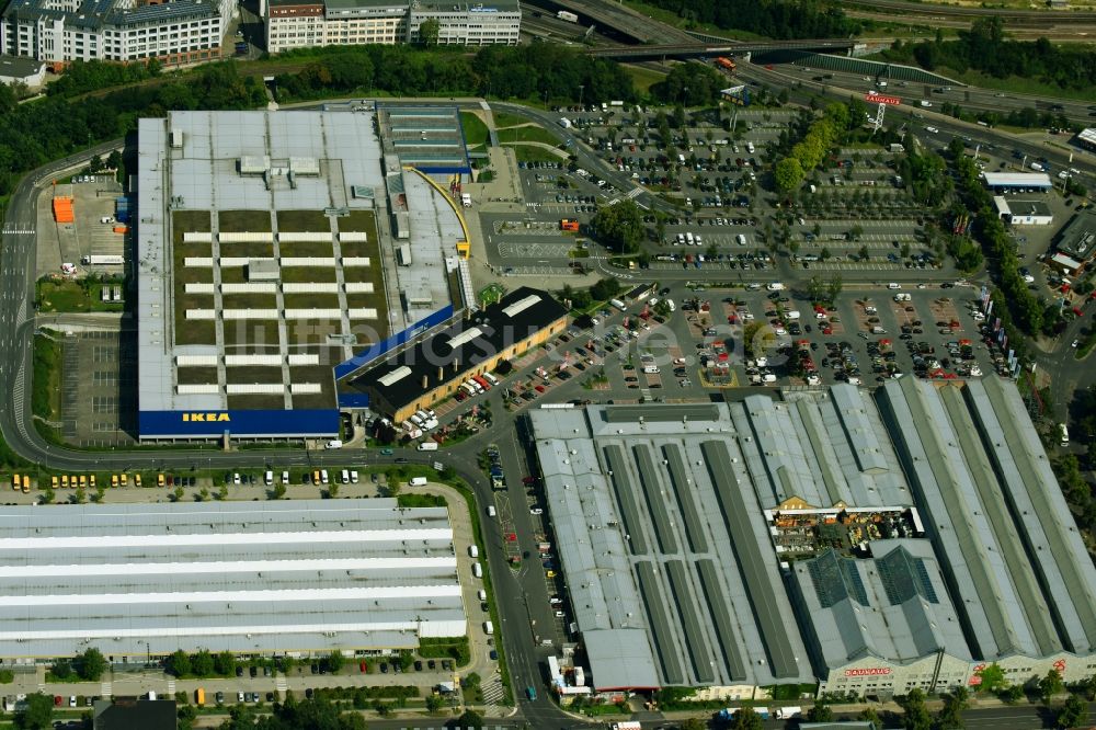 Luftbild Berlin - Gebäude des Einrichtungshaus - Möbelmarkt der IKEA Möbel & Einrichtungshaus Berlin-Tempelhof am Sachsendamm im Ortsteil Tempelhof-Schöneberg in Berlin, Deutschland