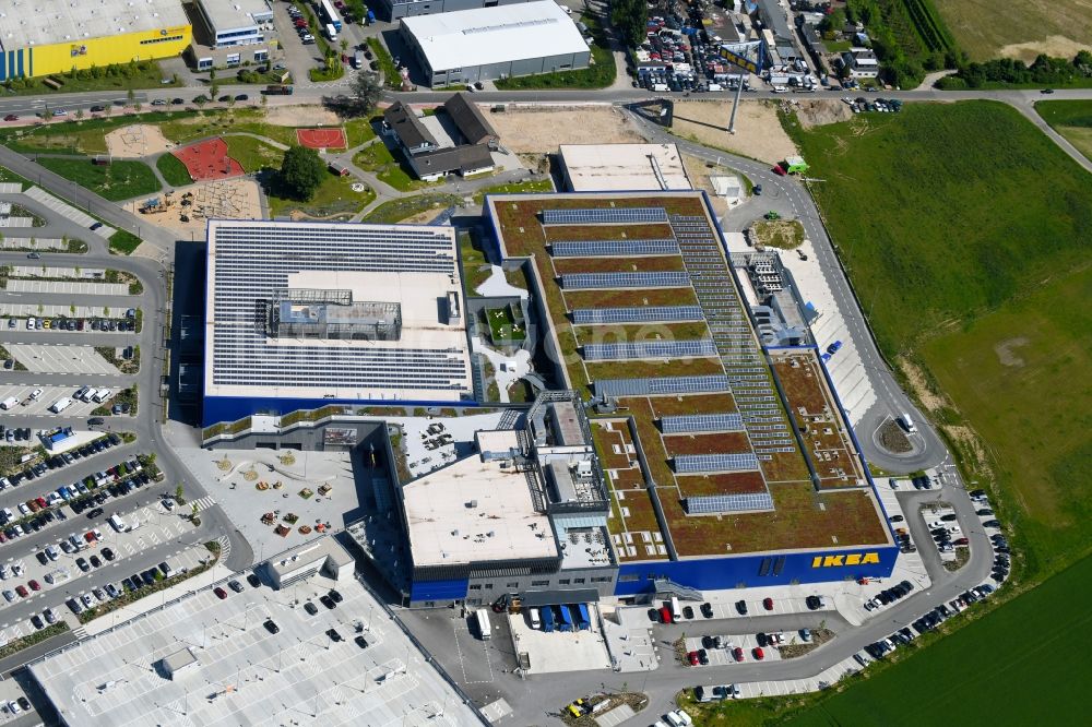 Kaarst aus der Vogelperspektive: Gebäude des Einrichtungshaus - Möbelmarkt der IKEA Möbel & Einrichtungshaus Kaarst an der Hans-Dietrich-Genscher-Straße im Ortsteil Holzbüttgen in Kaarst im Bundesland Nordrhein-Westfalen, Deutschland